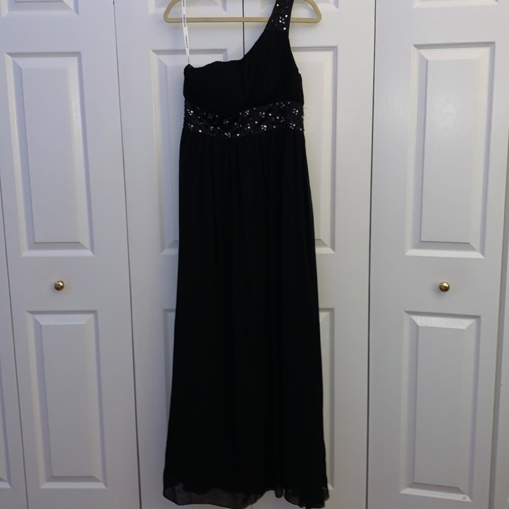 David Bridal size 8 Black one shoulder gown
